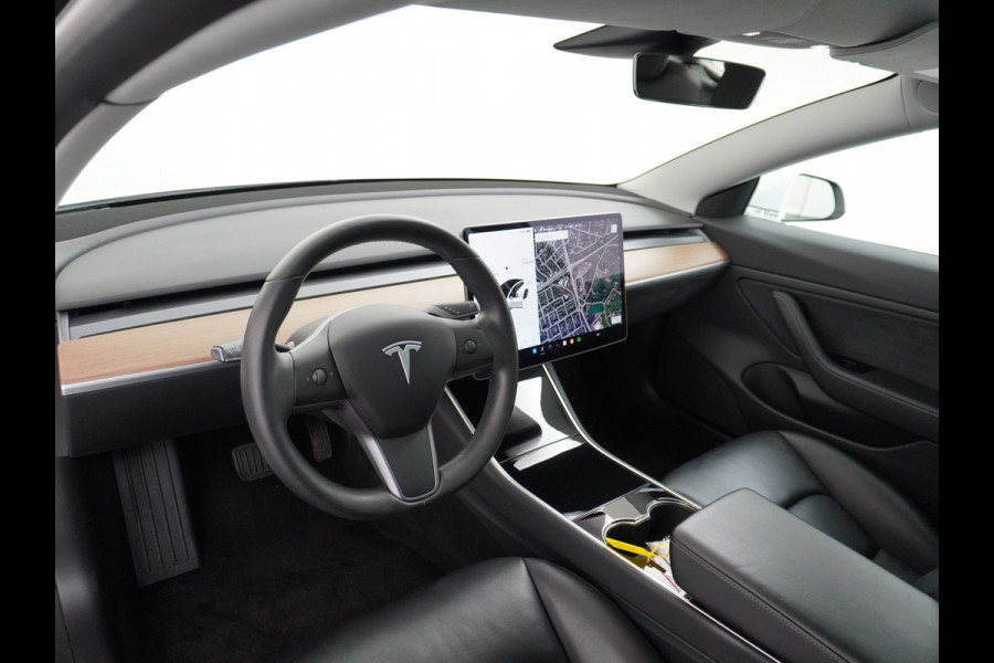 Tesla Model 3 SR+60kWh 325PK AutoPilot FSD.vb Premium-Luidsprekers Leer PanoDak Adaptive cruise 18" Camera's Elektr.-Stuur+Stoelen+Spiegels+Ge Ecc Navigatiesysteem full map LED-a+v Comfortstoel(en) ACC Dual-ECC DAB Voorverwarmen interieur via App Keyless via Telefoonsleutel One-Pedal-Drive