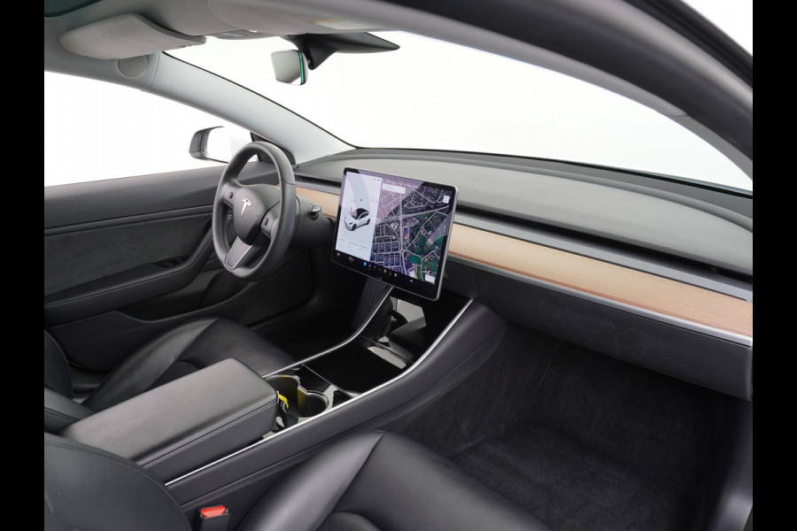 Tesla Model 3 SR+60kWh 325PK AutoPilot FSD.vb Premium-Luidsprekers Leer PanoDak Adaptive cruise 18" Camera's Elektr.-Stuur+Stoelen+Spiegels+Ge Ecc Navigatiesysteem full map LED-a+v Comfortstoel(en) ACC Dual-ECC DAB Voorverwarmen interieur via App Keyless via Telefoonsleutel One-Pedal-Drive