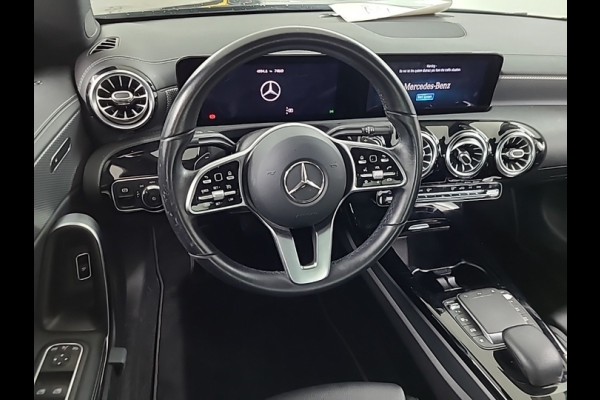 Mercedes-Benz CLA-Klasse 200 Business Solution Luxury [CAMERA, GROOT NAVIGATIE, APPLE CARPLAY, STOELVERWARMING, SPORTSTOELEN, SFEERVERLICHTING, CRUISE CONTROL, CLIMATE, NIEUWSTAAT]