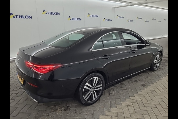 Mercedes-Benz CLA-Klasse 200 Business Solution Luxury [CAMERA, GROOT NAVIGATIE, APPLE CARPLAY, STOELVERWARMING, SPORTSTOELEN, SFEERVERLICHTING, CRUISE CONTROL, CLIMATE, NIEUWSTAAT]