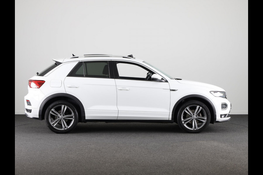 Volkswagen T-Roc 1.5 TSI Sport 150PK DSG (Automaat) | R-Line | Panorama dak | Stoelverwarming | Navigatie |