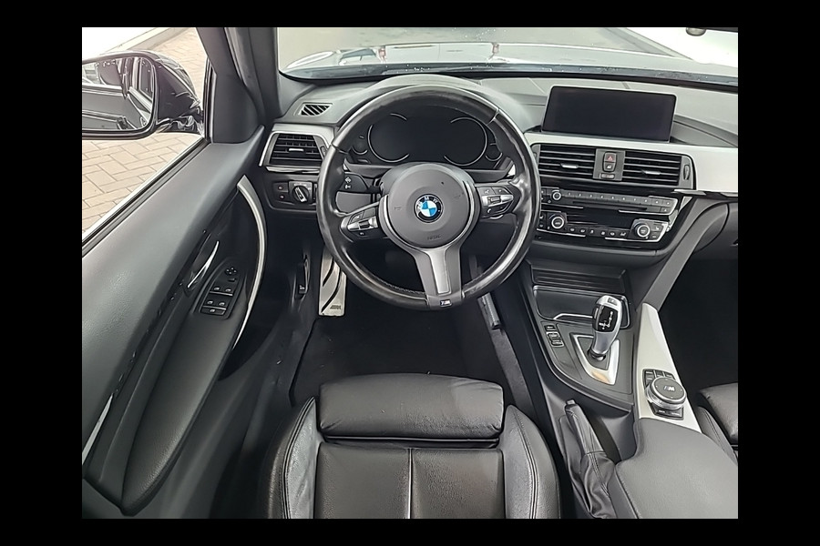 BMW 3 Serie Touring 318i M Sport Corporate Lease [TREKHAAK, VOL LEDER, PDC, CRUISE CONTROL,STOELVERWARMING, CLIMATE, SPORTSTOELEN, NIEUWSTAAT]