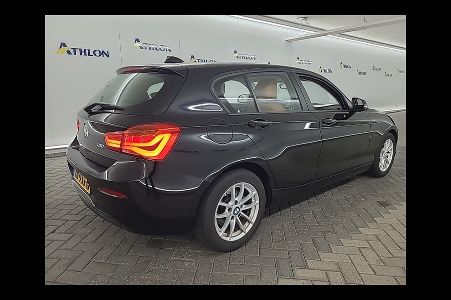 BMW 1-serie 118i Corporate Lease High Executive [SCHUIFKANTELDAK, CRUISE CONTROL, STOELVERWARMING, CAMERA, VOL LEDER, CLIMATE, SPORTSTOELEN, BLUETOOTH, NIEUWSTAAT]