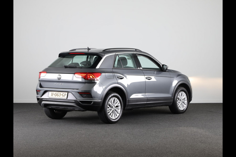 Volkswagen T-Roc 1.5 TSI Style 150PK DSG (Automaat) | Navigatie | Parkeersensoren voor en achter + camera | Elektrische achterklep |