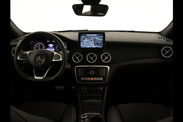 Mercedes-Benz CLA-Klasse 180 Ambition AMG |AMG- Line interieur | AMG-Line Exterieur|  Achteruitrijcamera|  Navigatie | Parkeersensoren voor en achter | Inclusief Louwman Basis Pakket.