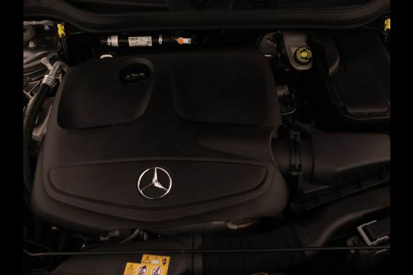 Mercedes-Benz CLA-Klasse 180 Ambition AMG |AMG- Line interieur | AMG-Line Exterieur|  Achteruitrijcamera|  Navigatie | Parkeersensoren voor en achter | Inclusief Louwman Basis Pakket.