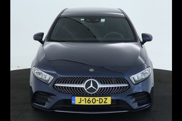 Mercedes-Benz A-Klasse 180 Business Solution AMG | Achteruitrijcamera | AMG-Line interieur | AMG-Line Exterieur | Smartphone-integratie | Stoelverwarming | Navigatie | Inclusief 24 maanden MB Certified garantie voor Europa.