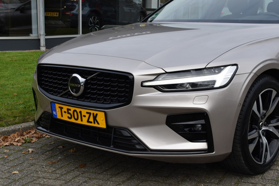 Volvo V60 B3 177PK Plus Dark | Trekhaak | H&K | 360 camera | ACC | Panoramadak | Stuurverwarming | 18"LMV