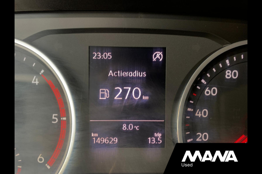 Volkswagen Crafter 35 2.0 TDI L4H3 Airco Camera Sensoren CarPlay Voorruitverwarming Trekhaak 12V Bijrijdersbank Laadruimteverlichting