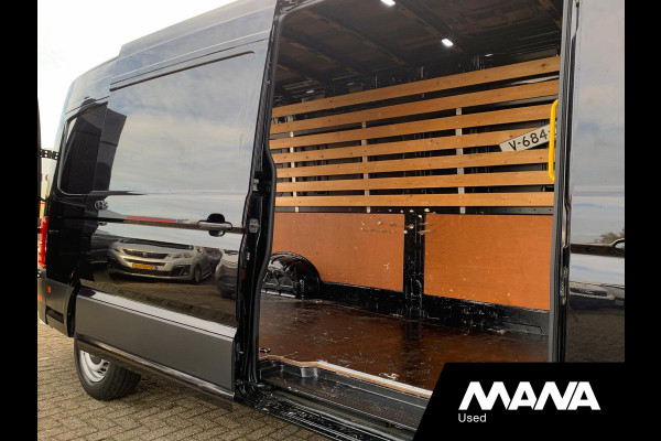 Volkswagen Crafter 35 2.0 TDI L4H3 Airco Camera Sensoren CarPlay Voorruitverwarming Trekhaak 12V Bijrijdersbank Laadruimteverlichting