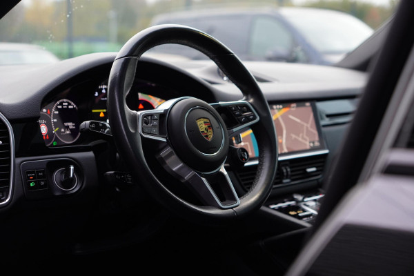 Porsche Cayenne Coupé 3.0 E-Hybrid / Pano / Bose / Sportstoel / Luchtvering / 22'' / Adaptive Cruise Control