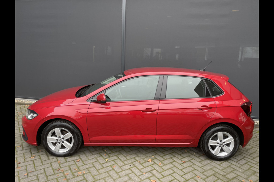 Volkswagen Polo 1.0 TSI Life Business Airco - Park.sensoren V+A - Cruise control A - LMV 15" - Apple CP + Android auto - Keyless start - Digit.instrumenten paneel automaat