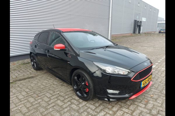 Ford Focus 1.5 135KW/184PK ST line, applecarplay/android,airco,cruise,stoelverwarming,parkeersensoren achter,