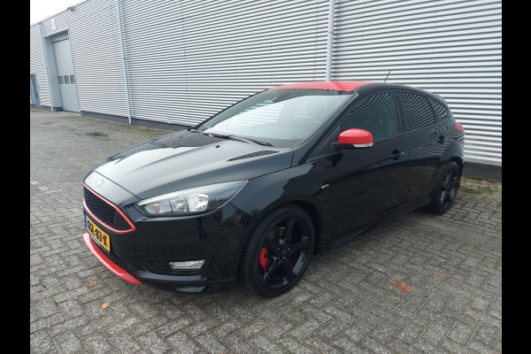 Ford Focus 1.5 135KW/184PK ST line, applecarplay/android,airco,cruise,stoelverwarming,parkeersensoren achter,