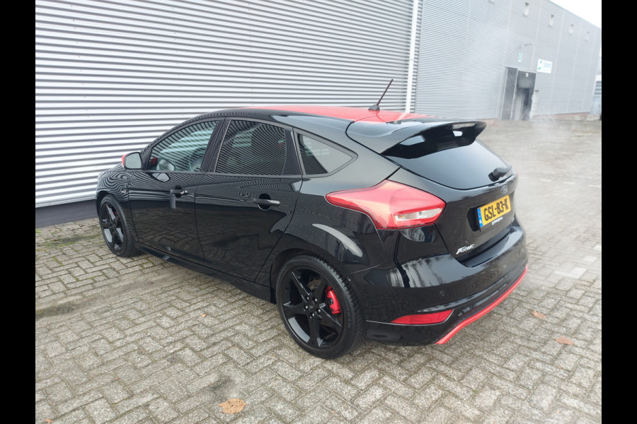 Ford Focus 1.5 135KW/184PK ST line, applecarplay/android,airco,cruise,stoelverwarming,parkeersensoren achter,