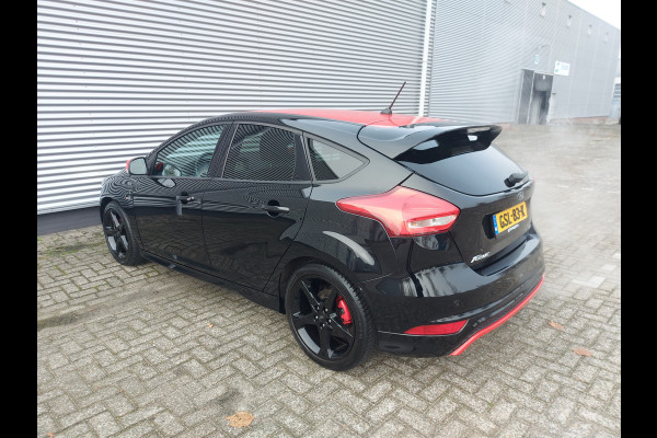 Ford Focus 1.5 135KW/184PK ST line, applecarplay/android,airco,cruise,stoelverwarming,parkeersensoren achter,