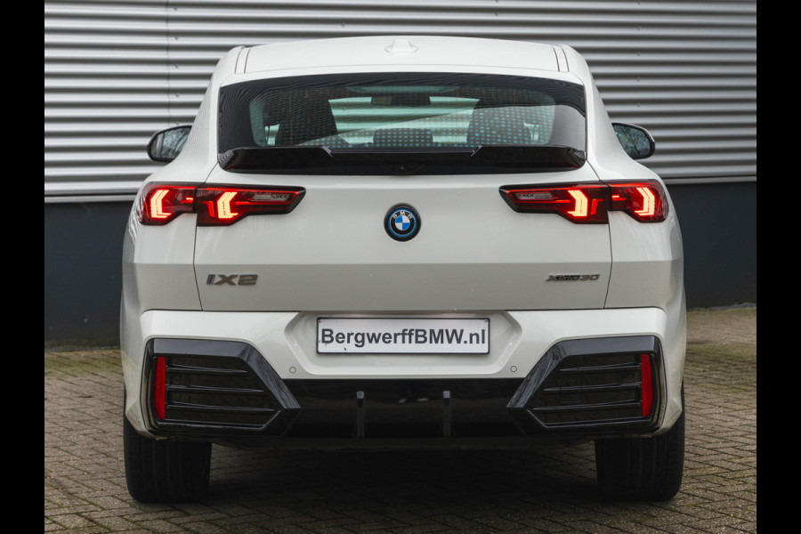 BMW iX2 xDrive30 M-Sport Pro - Adaptive LED - Parking Ass - Sportzetels