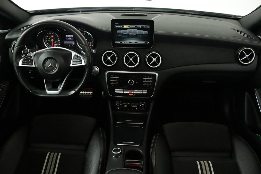 Mercedes-Benz A-Klasse 200 Motorsport Edition Automaat (CAMERA, PANORAMADAK, HARMAN/KARDON, CLIMATE, ELEKT STOEL, GOED ONDERHOUD)