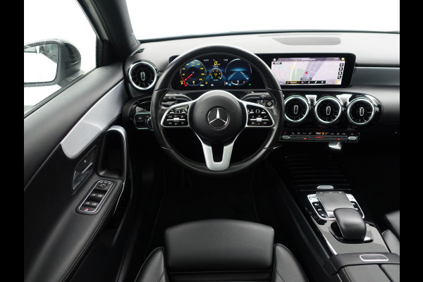 Mercedes-Benz A-Klasse 220 AMG Night Edition Aut- Panoramadak I Leer I Widescreen I Carplay I Camera I