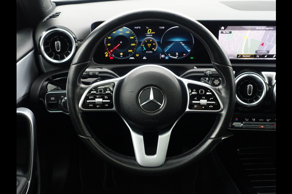 Mercedes-Benz A-Klasse 220 AMG Night Edition Aut- Panoramadak I Leer I Widescreen I Carplay I Camera I