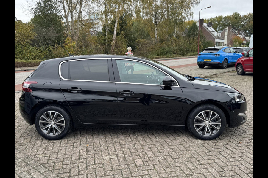 Peugeot 308 1.2 PureTech Allure 130pk Trekhaak | Panorama dak | Achteruitrijcamera | Navigatie | Cruise control | Bluetooth