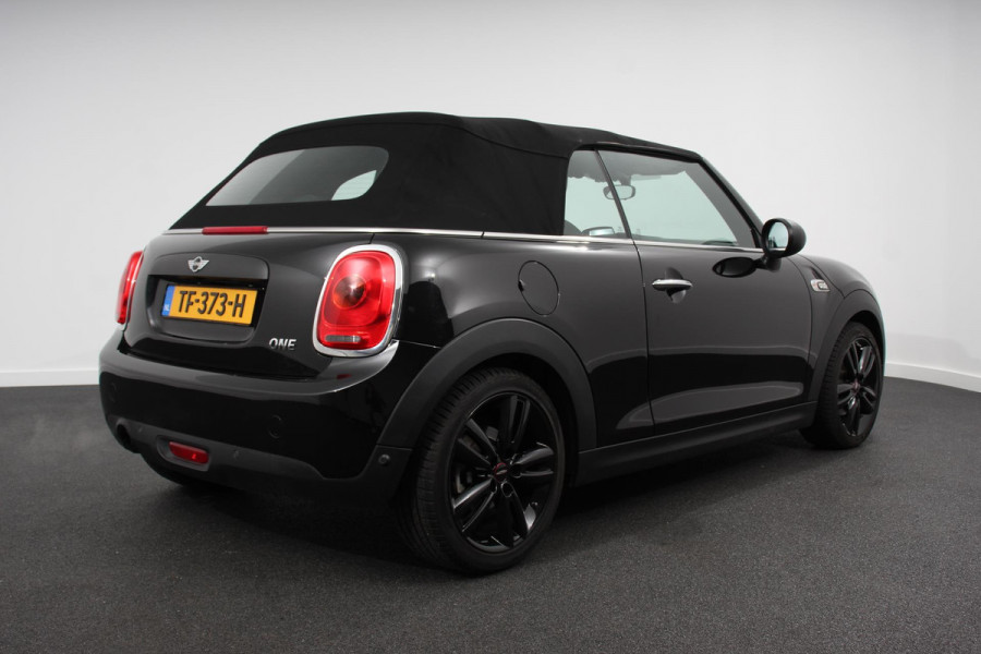 MINI Cabrio 1.2 One 102pk | Airco | Lichtmetalen velgen | Bluetooth | Cruise control | Stoelverwarming | Parkeer sensoren