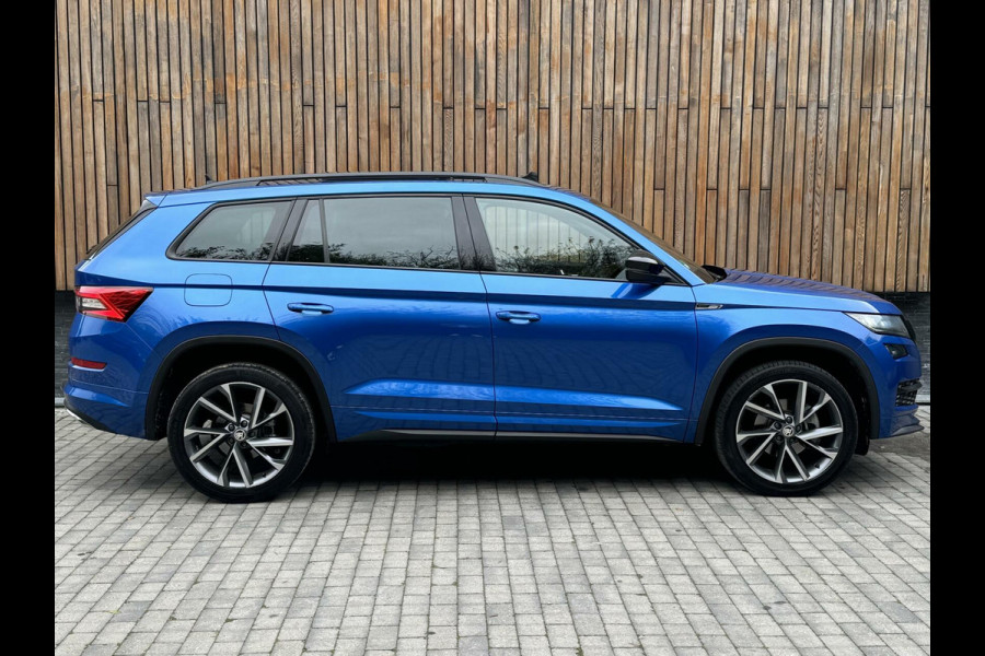 Škoda Kodiaq 1.5 TSI Sportline Automaat 7-persoons | Panoramadak | Stoelverwarming voor en achter | LED verlichting adaptief | Groot navigati