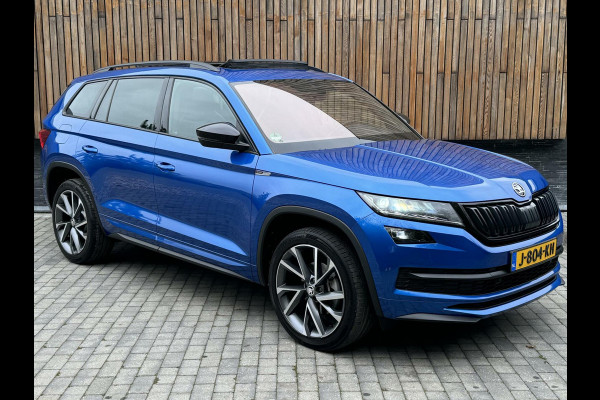 Škoda Kodiaq 1.5 TSI Sportline Automaat 7-persoons | Panoramadak | Stoelverwarming voor en achter | LED verlichting adaptief | Groot navigati