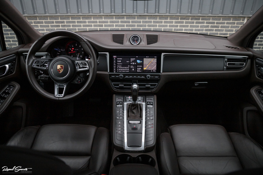 Porsche Macan 2.0 | SportChrono | Luchtvering | Spyder wielen | Memory stoelen | Stoelverw/koeling |