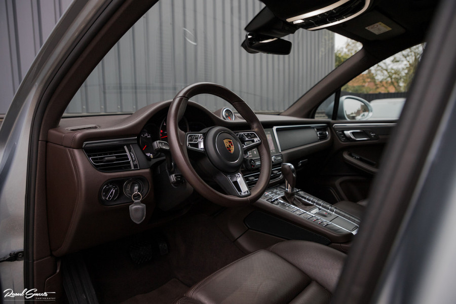 Porsche Macan 2.0 | SportChrono | Luchtvering | Spyder wielen | Memory stoelen | Stoelverw/koeling |