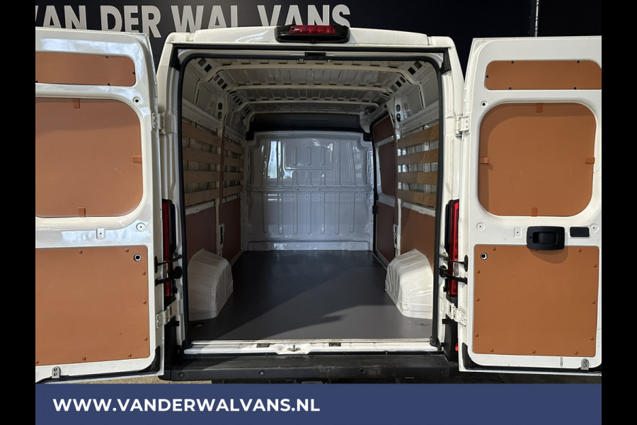 Peugeot Boxer 2.2BlueHDi 140pk L2H2 Euro6 Airco | Camera | Navigatie | Trekhaak Cruisecontrol, Parkeersensoren, Bijrijdersbank