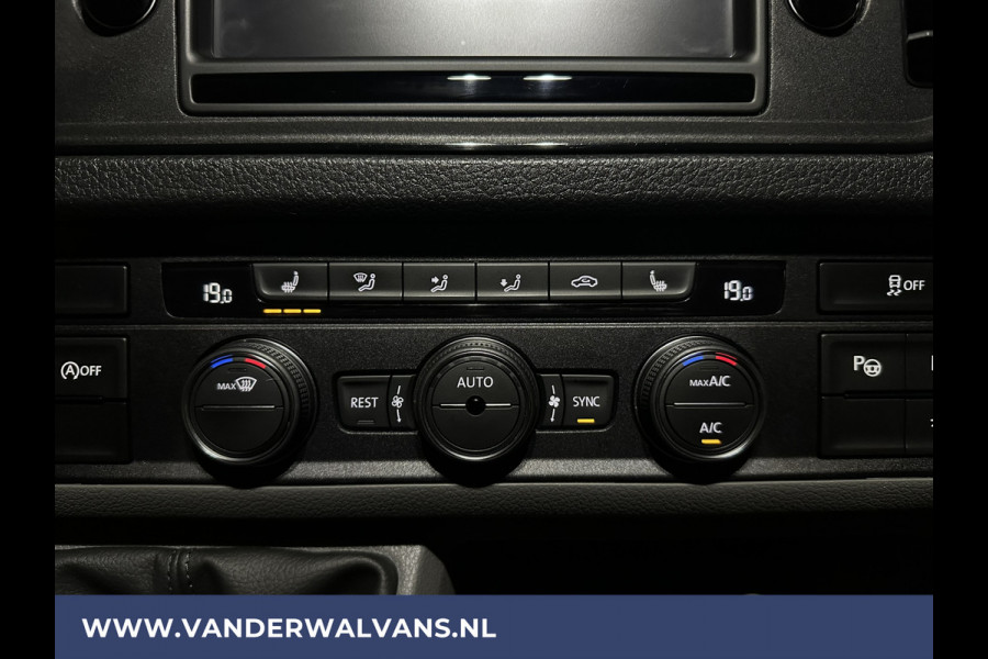 Volkswagen Crafter 2.0 TDI 177pk L3H3 L2H2 Euro6 Airco | 3000kg Trekhaak | Camera | Apple Carplay | Cruisecontrol Android Auto, Chauffeursstoel, Parkeersensoren, Bijrijdersbank