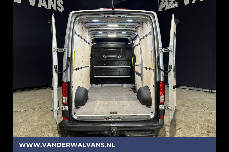 Volkswagen Crafter 2.0 TDI 177pk L3H3 L2H2 Euro6 Airco | 3000kg Trekhaak | Camera | Apple Carplay | Cruisecontrol Android Auto, Chauffeursstoel, Parkeersensoren, Bijrijdersbank