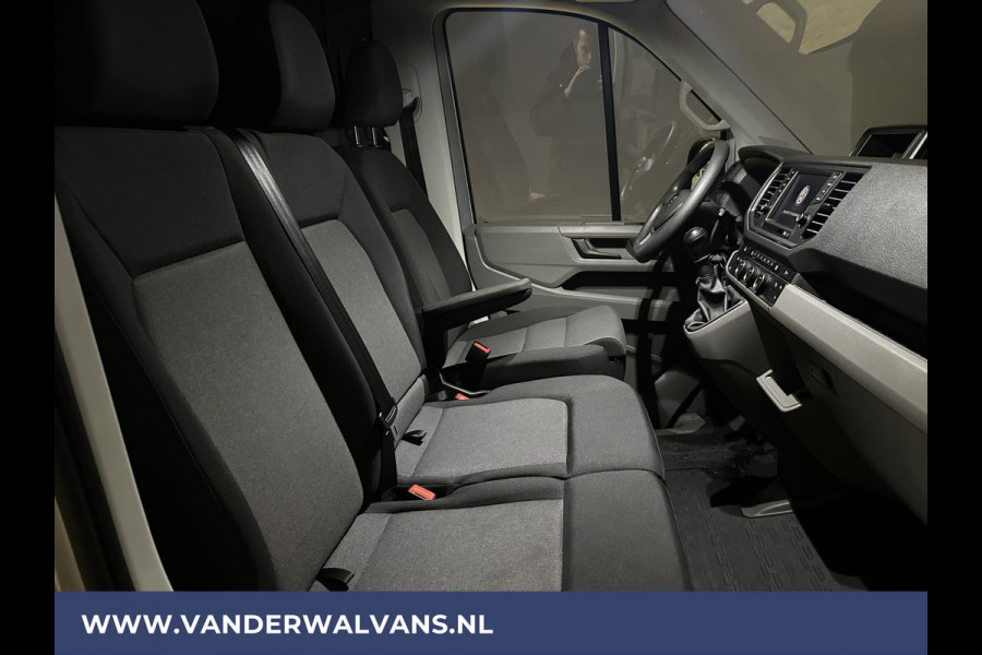 Volkswagen Crafter 2.0 TDI 177pk L3H3 L2H2 Euro6 Airco | 3000kg Trekhaak | Camera | Apple Carplay | Cruisecontrol Android Auto, Chauffeursstoel, Parkeersensoren, Bijrijdersbank