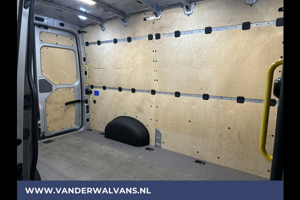 Volkswagen Crafter 2.0 TDI 177pk L3H3 L2H2 Euro6 Airco | 3000kg Trekhaak | Camera | Apple Carplay | Cruisecontrol Android Auto, Chauffeursstoel, Parkeersensoren, Bijrijdersbank