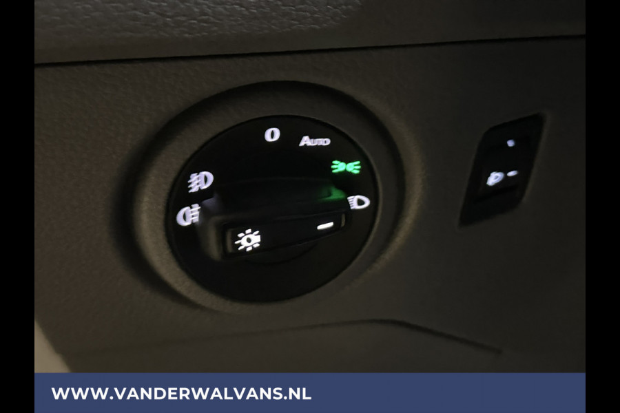 Volkswagen Crafter 2.0 TDI 177pk L3H3 L2H2 Euro6 Airco | 3000kg Trekhaak | Camera | Apple Carplay | Cruisecontrol Android Auto, Chauffeursstoel, Parkeersensoren, Bijrijdersbank