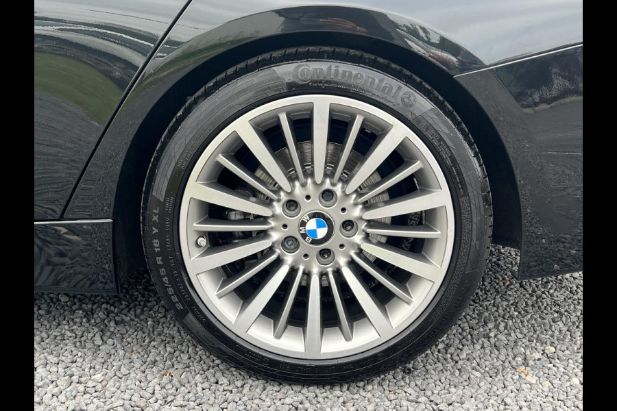 BMW 3 Serie Touring 320i Luxury Edition 2e Eigenaar,Navi,Leder,Camera,Cruise,Trekhaak,N.A.P,Nieuwe Apk bij Aflevering