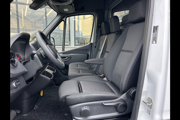 Mercedes-Benz Sprinter 317 CDI L2 H2 MBUX / Navigatie / Camera / Parkeersensoren / Cruise control / Airco / 270 Graden achterdeuren