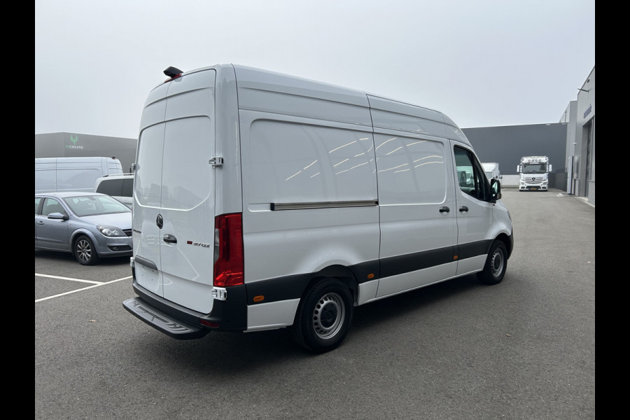 Mercedes-Benz Sprinter 317 CDI L2 H2 MBUX / Navigatie / Camera / Parkeersensoren / Cruise control / Airco / 270 Graden achterdeuren