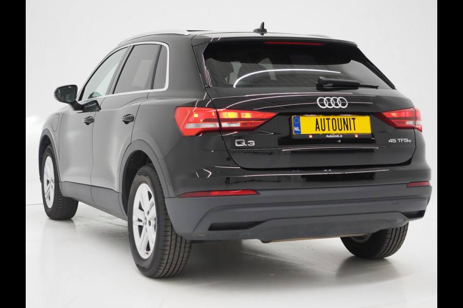 Audi Q3 45 TFSI e edition | Panoramadak | Leder | Keyless | Carplay | Dodehoekdetectie