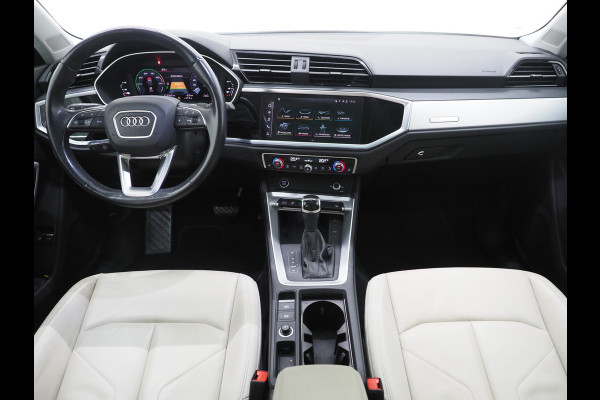 Audi Q3 45 TFSI e edition | Panoramadak | Leder | Keyless | Carplay | Dodehoekdetectie