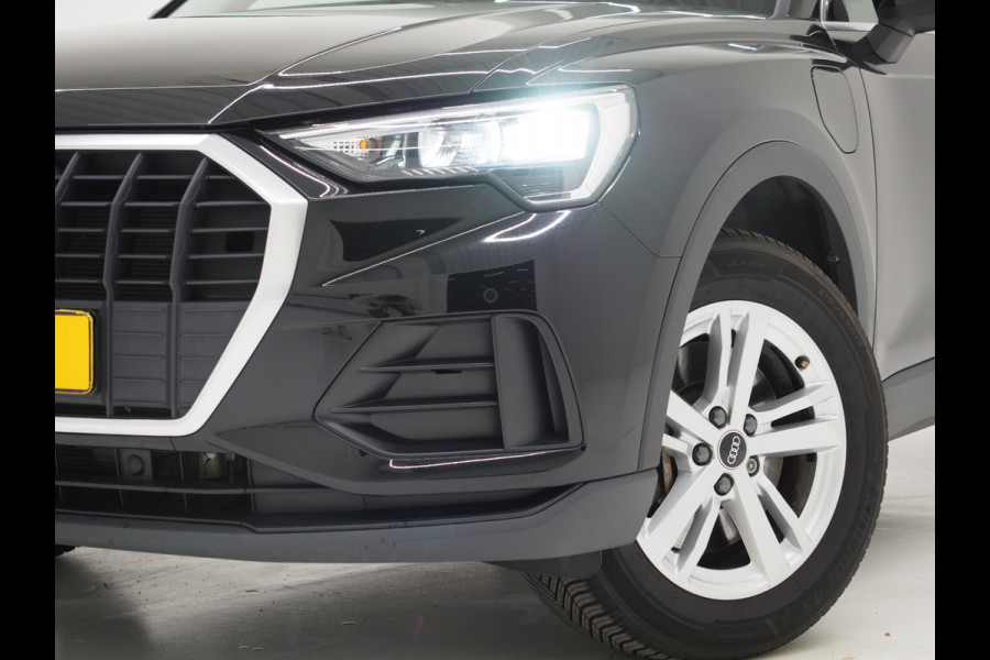 Audi Q3 45 TFSI e edition | Panoramadak | Leder | Keyless | Carplay | Dodehoekdetectie