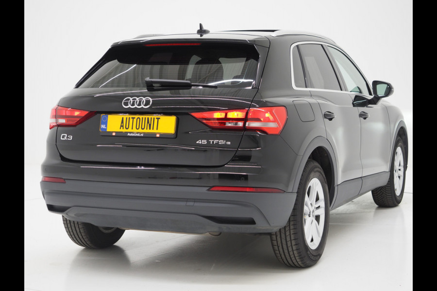 Audi Q3 45 TFSI e edition | Panoramadak | Leder | Keyless | Carplay | Dodehoekdetectie