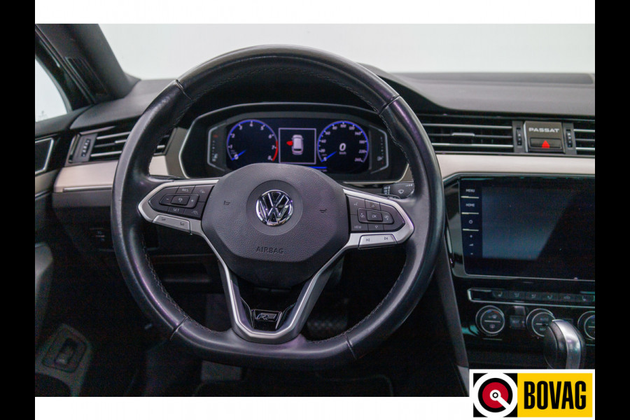 Volkswagen Passat Variant 1.5 TSI Elegance Business R 150 PK Panoramadak, Travel-assist, Stoelverw, Half leer/alcan, Camera, Navigatie, Trekhaak