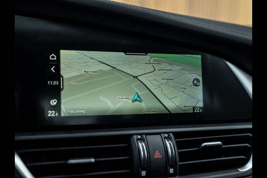 Alfa Romeo Giulia 2.2 JTDM 240pk Veloce | Full option | Panoramadak | Matrix-led | H&K Hifi | Carplay