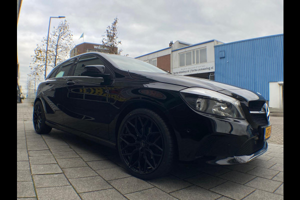 Mercedes-Benz A-Klasse 180 URBAN BlueEFFICIENCY I Navigatie I Airco I PDC I 1/2 Leer I 19 inch Sport velgen I Dealer onderhouden