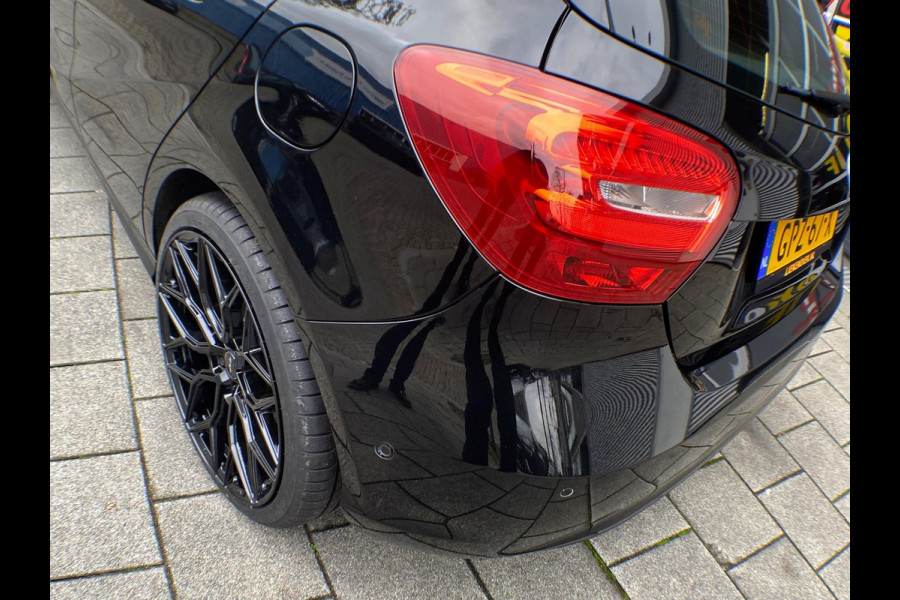 Mercedes-Benz A-Klasse 180 URBAN BlueEFFICIENCY I Navigatie I Airco I PDC I 1/2 Leer I 19 inch Sport velgen I Dealer onderhouden