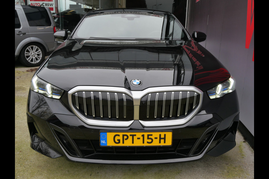 BMW 5 Serie 520i M-SPORT | PANORAMA | H.U.D. | A.C.C. | HARMAN KARDON | FABRIEKSGARANTIE!!