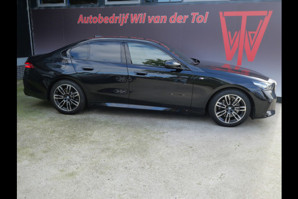 BMW 5 Serie 520i M-SPORT | PANORAMA | H.U.D. | A.C.C. | HARMAN KARDON | FABRIEKSGARANTIE!!