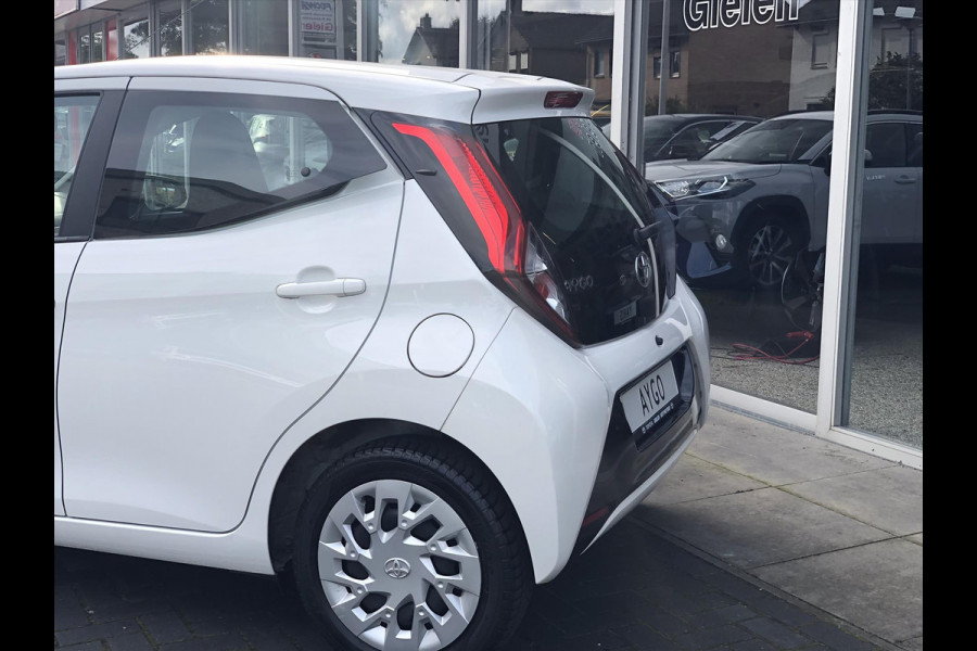 Toyota Aygo 1.0 VVT-i 72pk 5D X-Play | Eerste eigenaar, Apple CarPlay/Android Auto, Parkeercamera, In hoogte verstelbare stoel